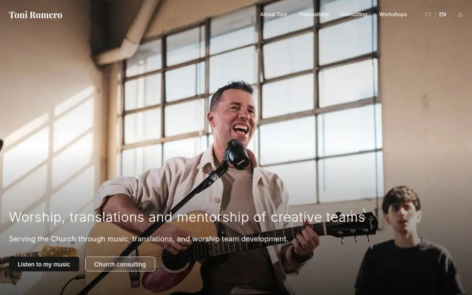Screenshot of the Modern Artist template: photo-led personal brand.